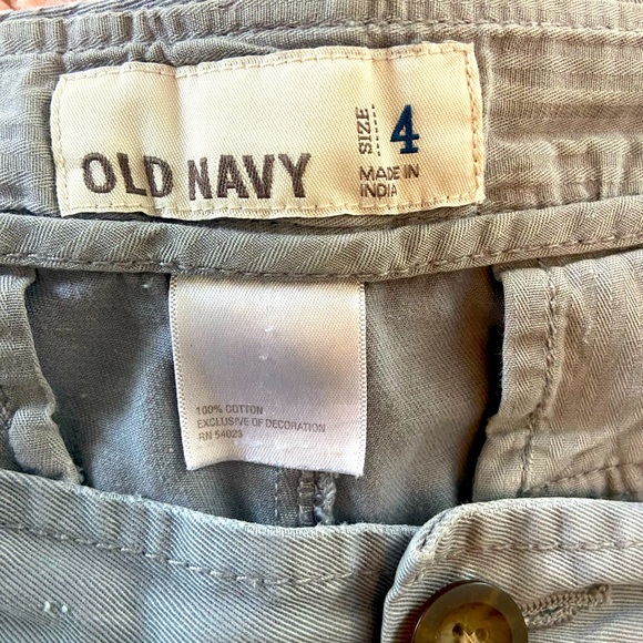 Old Navy grey distressed chino shorts Sz.4 - Picture 2 of 7